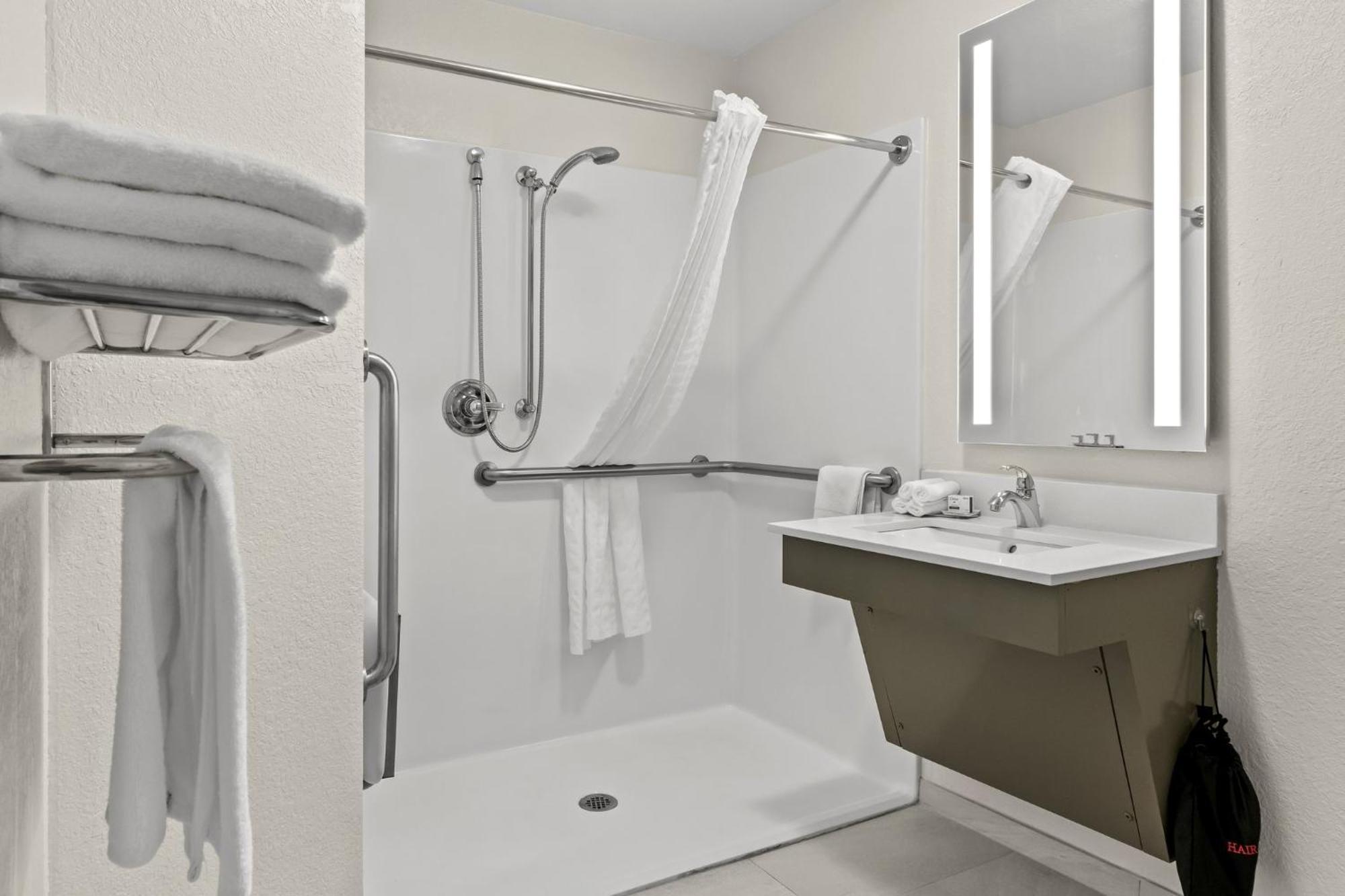 Candlewood By Ihg Hotel Hazleton